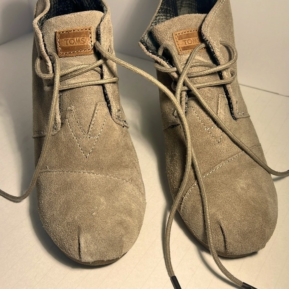 TOMS Desert Wedge Taupe Tan Booties Size 7W BOHO - Picture 1 of 9